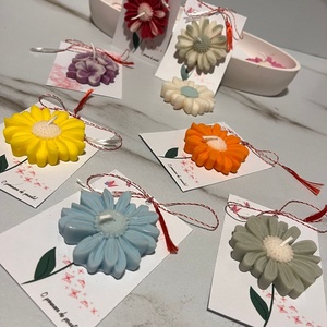 Mărțișor Margaretă Parfumată - Lumânare din Ceară de Soia, Handmade, Personalizabil - bijuterii - mărțișor - Artynos.ro