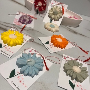 Mărțișor Margaretă Parfumată - Lumânare din Ceară de Soia, Handmade, Personalizabil - bijuterii - mărțișor - Artynos.ro