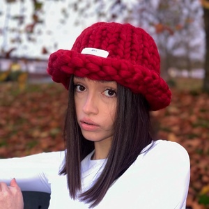 Palarie Scarlet Bucket  - îmbrăcăminte și modă - eșarfe, pălării, fularuri - căciulă - Artynos.ro