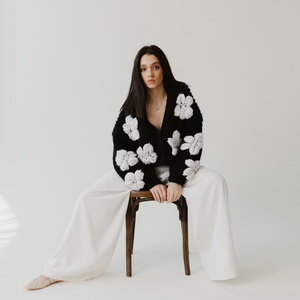 Pulover Negru cu Flori Albe, Imbracaminte si moda, Haine dama, Hanorace, cardigane, Impletitura, ARTYNOS
