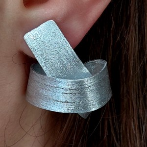 Cercei cu nod ASZIMMETRIC din aluminiu -  - Artynos.ro Cercei cu nod ASZIMMETRIC din aluminiu -  - Artynos.ro