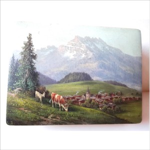 Cutie mică din lemn pictată cu un peisaj frumos - bijuterii - suporturi și cutii de bijuterii - cutii de bijuterii - Artynos.ro