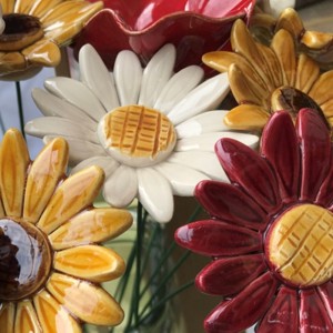 Floarea-soarelui, floare din ceramica realizata manual - Artynos.ro
