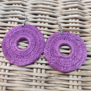 Cercei crosetati , violet se, , , Acest cercel circular de crosetat este fabricat din fire de inalta calitate. Diametrul cercului est..., ARTYNOS