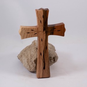 Cruce din lemn modelată, cruce de perete -  - Artynos.ro