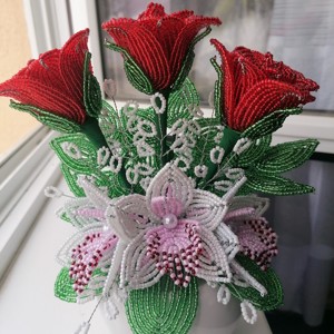 Trandafir de perle cu orhidee - casă & stil de viață - accesorii pentru decorat casa - suport de flori - buchete de flori - Artynos.ro