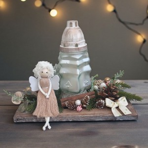 Piesă centrală de Crăciun în aer liber - macramé cu înger, lumânare și culori naturale cu sclipici auriu - crăciun - decorațiuni de crăciun de casă - decor pentru masă de crăciun - Artynos.ro