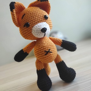 Vulpe croșetată - jucării și echipamente pentru copii - plușuri - personaje de basm din pluș - Artynos.ro