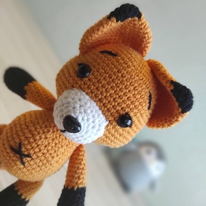 Vulpe croșetată - jucării și echipamente pentru copii - plușuri - personaje de basm din pluș - Artynos.ro