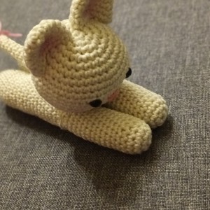 Pisicuta culcata, , , Figurina amigurumi crosetata din bumbac 100% cu lungimea de 13 cm.
Se poate spala la masina.
O pot ..., ARTYNOS