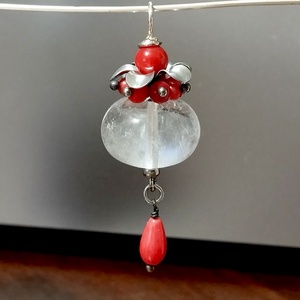 Cristal de stanca, coral si sidef, accesorii din otel inoxidabil compun un pandantiv interesant cu marimea de 1.80x6 cm  - bijuterii - coliere - pandative - Artynos.ro