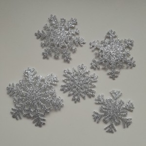 Fulgi de zapada decorativi din guma stralucitoare - 25 buc / pachet - argintiu - Artynos.ro