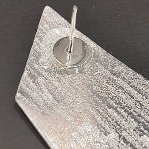 Cercei minimaliști din aluminiu - bijuterii - cercei cu figurine - Artynos.ro Cercei minimaliști din aluminiu - bijuterii - cercei cu figurine - Artynos.ro