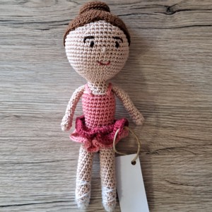 Laura, balerina amigurumi - Artynos.ro