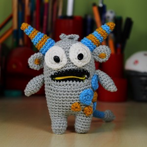 Jojó, monstrul grijuliu, , , 15 cm inaltime cu coarne, figurina amigurumi crosetata din fire 100% bumbac. Bazat pe modelul Bunny..., ARTYNOS